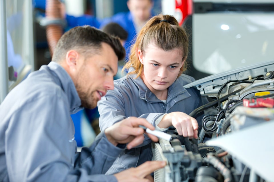 Neue Studie zur Qualifizierung von Fachkräften in der Automobilindustrie